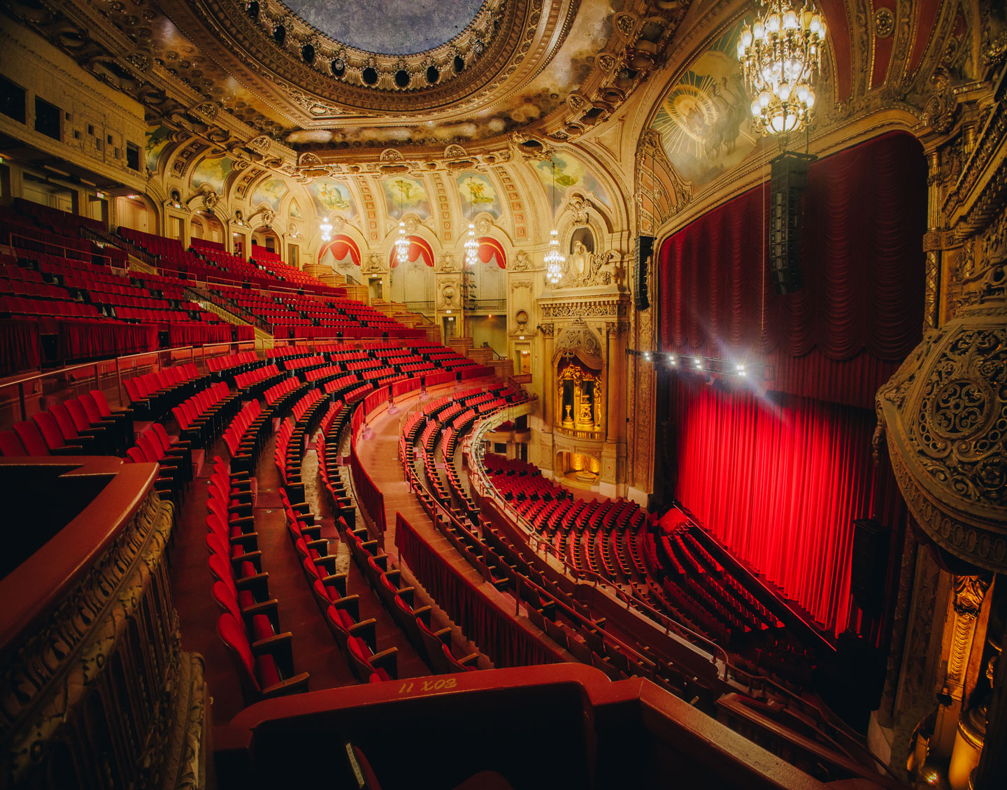 The Chicago Theatre | Official Site